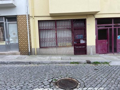 Loja Para Arrendar Em Rua Das Condominhas Lordelo Do Ouro E