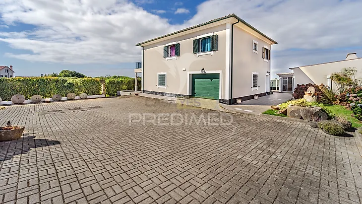 main-listing-picture-0
