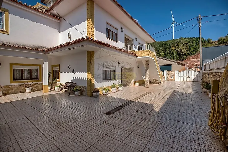 main-listing-picture-0