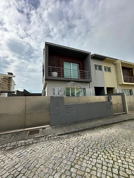 main-listing-picture-0