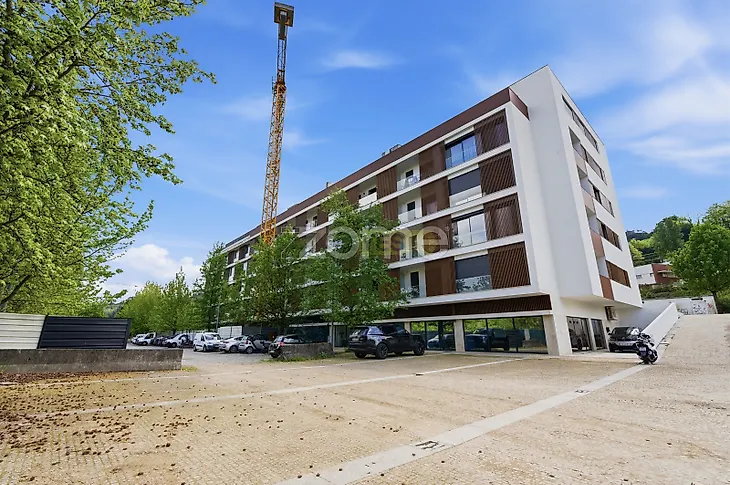 main-listing-picture-0