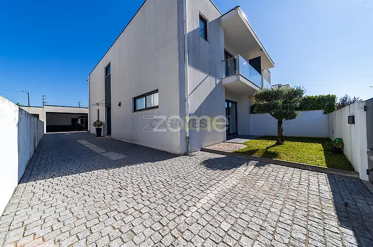 main-listing-picture-0
