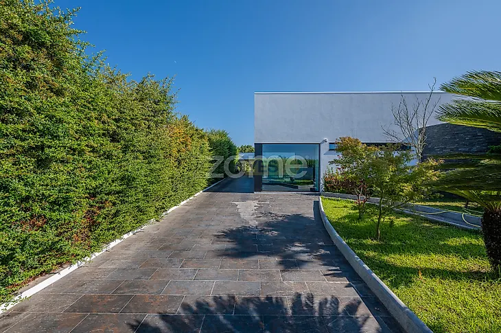 main-listing-picture-0