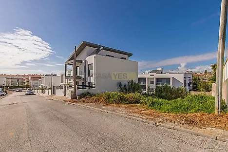 Land for sale in Mafra, Portugal — €210,000