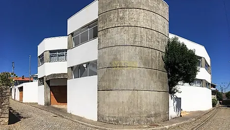 image-9m1UldAxocl-0