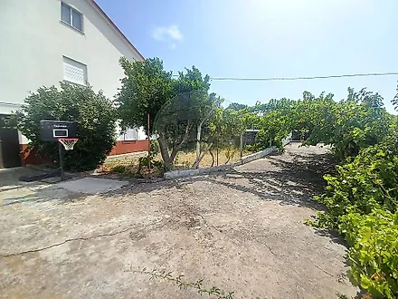 image-DBQTOnf50xR-0