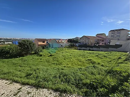 Land for sale in Amadora, Portugal — €95,000