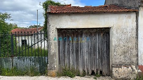 image-EqV3Aa2k5NU-0