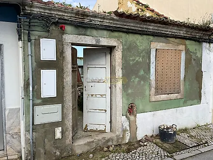 Land for sale in Seixal, Portugal — €90,000
