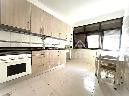 image-8uDeV3aATSH-0