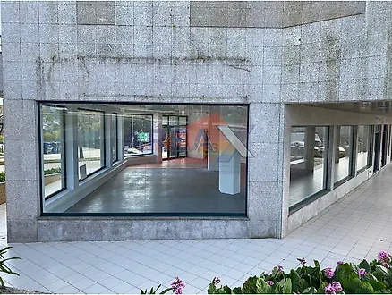 image-7MzWHdijxXe-0