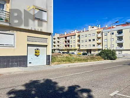 image-4KbLHKO4atj-0