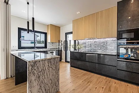 listing-9hzgmsG1ljQ