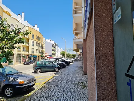 image-Cx6nAjU7C8W-0