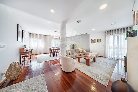 image-5AR6FL4TpJb-0