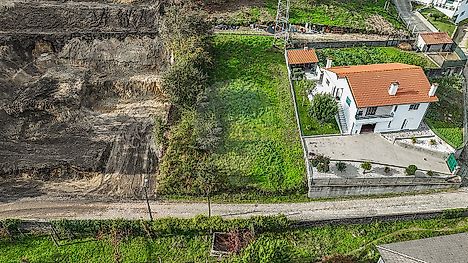 Land for sale in Póvoa de Lanhoso, Portugal — €75,000