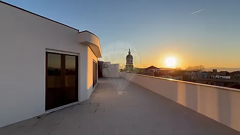 image-LhtclC1yWEv-0