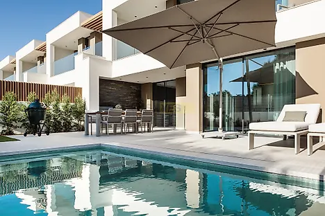 image-9YoxH9iD3vs-0