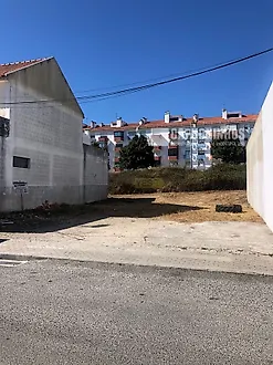 Land for sale in Amadora, Portugal — €105,000