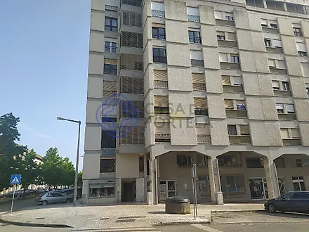 image-GaztNVxztTe-0