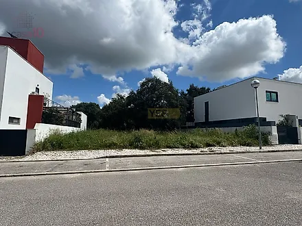 Land for sale in Alcochete, Portugal — €196,396