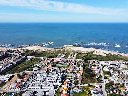 Land for sale in Vila Nova de Gaia, Portugal — €425,000