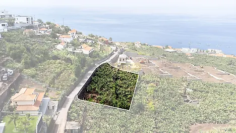 Land for sale in Calheta (Madeira), Portugal — €370,000