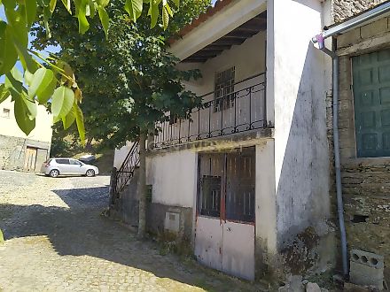 image-5AozTOAYPG1-0