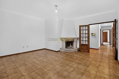 image-HYdHBtpEao7-0