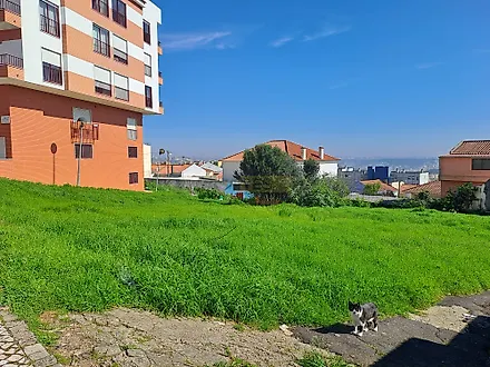 Land for sale in Amadora, Portugal — €95,000