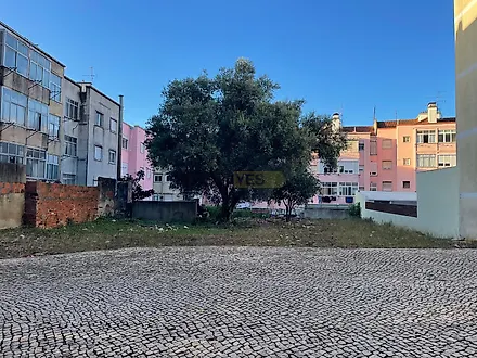 Land for sale in Amadora, Portugal — €1,050,000