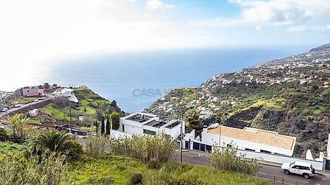 Land for sale in Calheta (Madeira), Portugal — €200,000