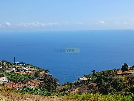 Land for sale in Calheta (Madeira), Portugal — €225,000