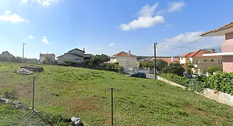 Land for sale in Oeiras, Portugal — €260,000