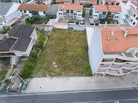 Land for sale in Marinha Grande, Portugal — €180,000