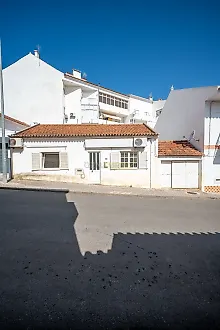 image-ELUka67z75i-0