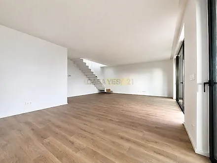 image-9yzcVVjlJ2c-0