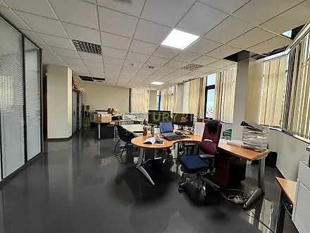 image-DL8mbimj5hK-0