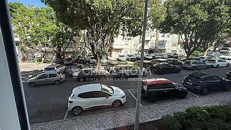image-7X4TyfaaJva-0