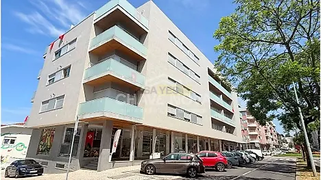 image-EsRoyMUAxgi-0