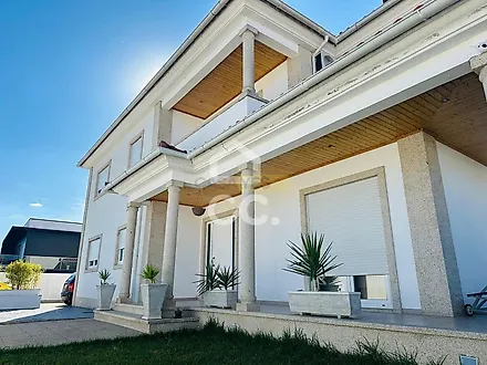 image-4XlbeQStHMb-0