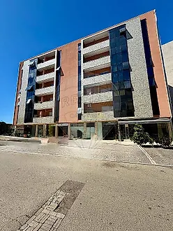 image-2zBofUNuRti-0