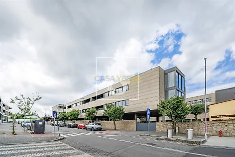 image-7IQqx7bhP6h-0