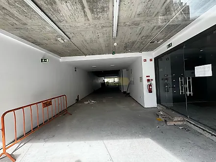 image-E4IxbaFRzjQ-0