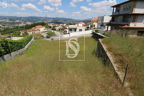 Land for sale in Amarante, Portugal — €65,000