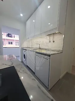 image-AkhzFmuJ7hk-0