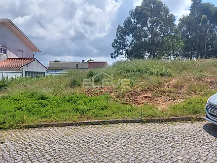 Land for sale in Vila Nova de Gaia, Portugal — €75,000