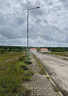 image-KvZKvUOHutr-0