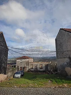 Land for sale in São João da Madeira, Portugal — €80,000