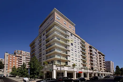 image-371FgwwAGql-0